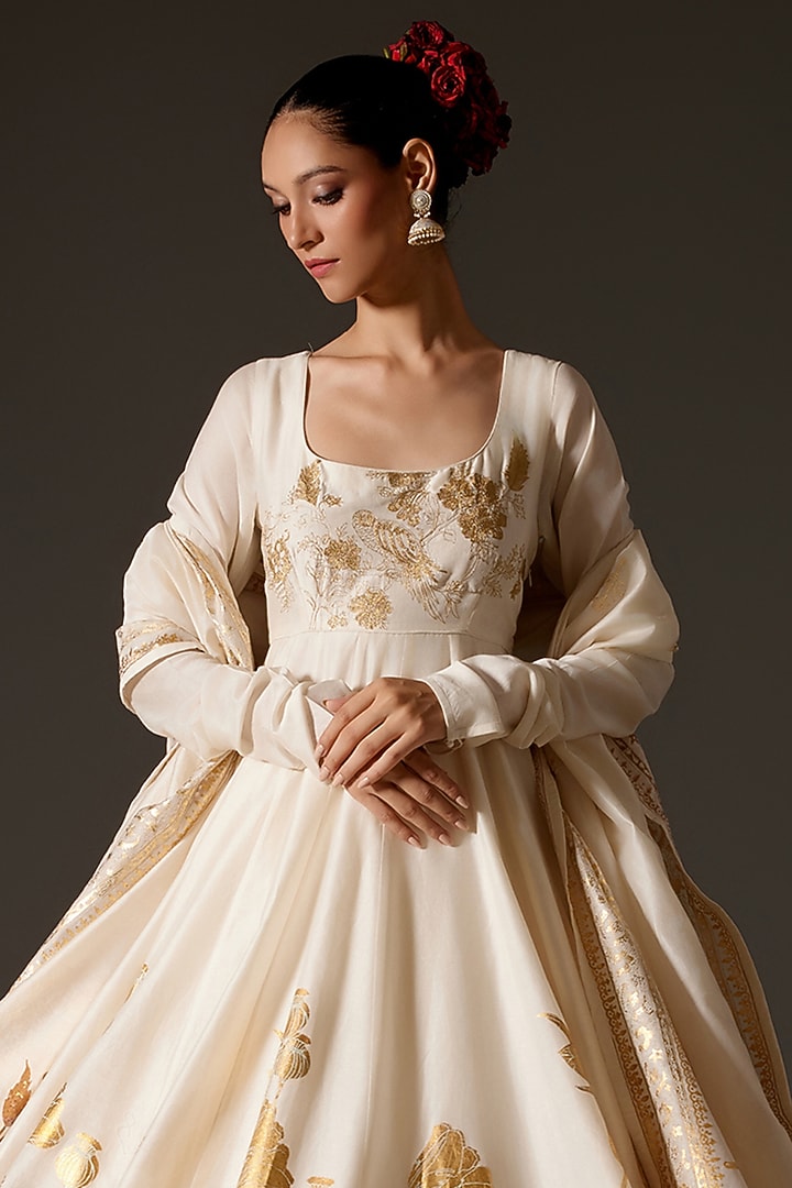 Ivory Chanderi Foil Printed Bridal Anarkali Set by Rohit Bal at Pernia's Pop Up Shop