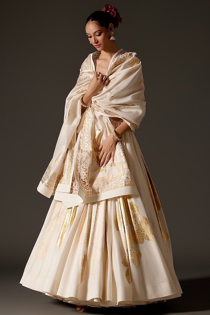 Ivory Chanderi Foil Printed Anarkali Set by Rohit Bal at Pernia's Pop Up Shop