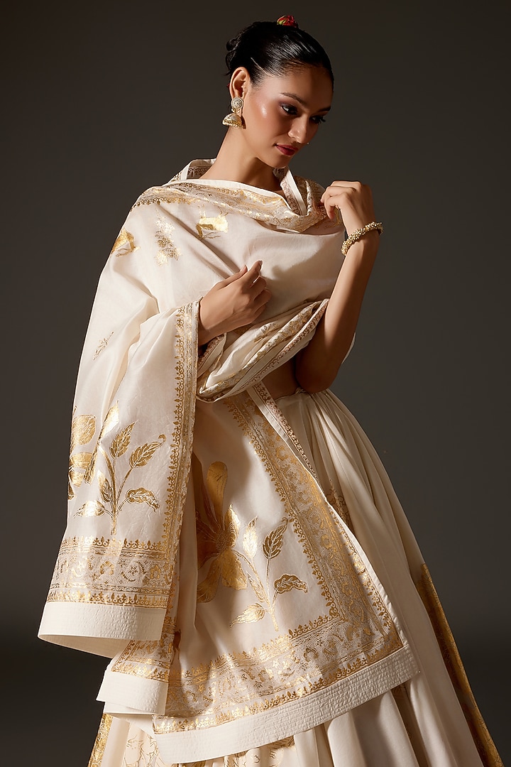 Ivory Chanderi Foil Printed Bridal Anarkali Set by Rohit Bal at Pernia's Pop Up Shop