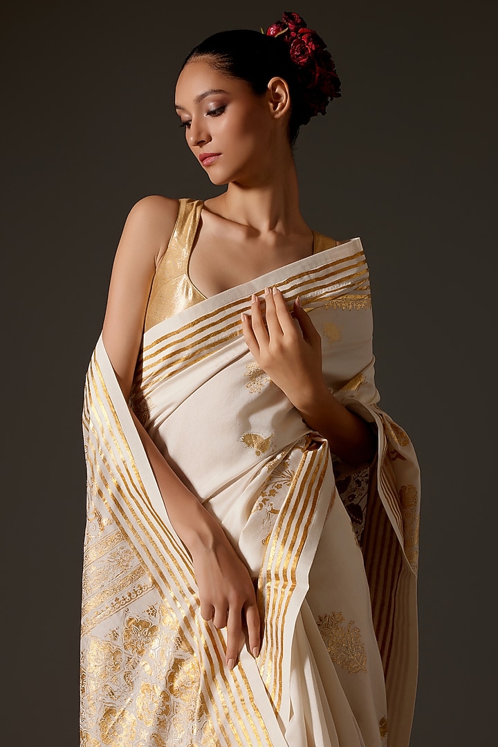 Ivory Chanderi Foil Printed Wedding Saree Set by Rohit Bal at Pernia's Pop Up Shop