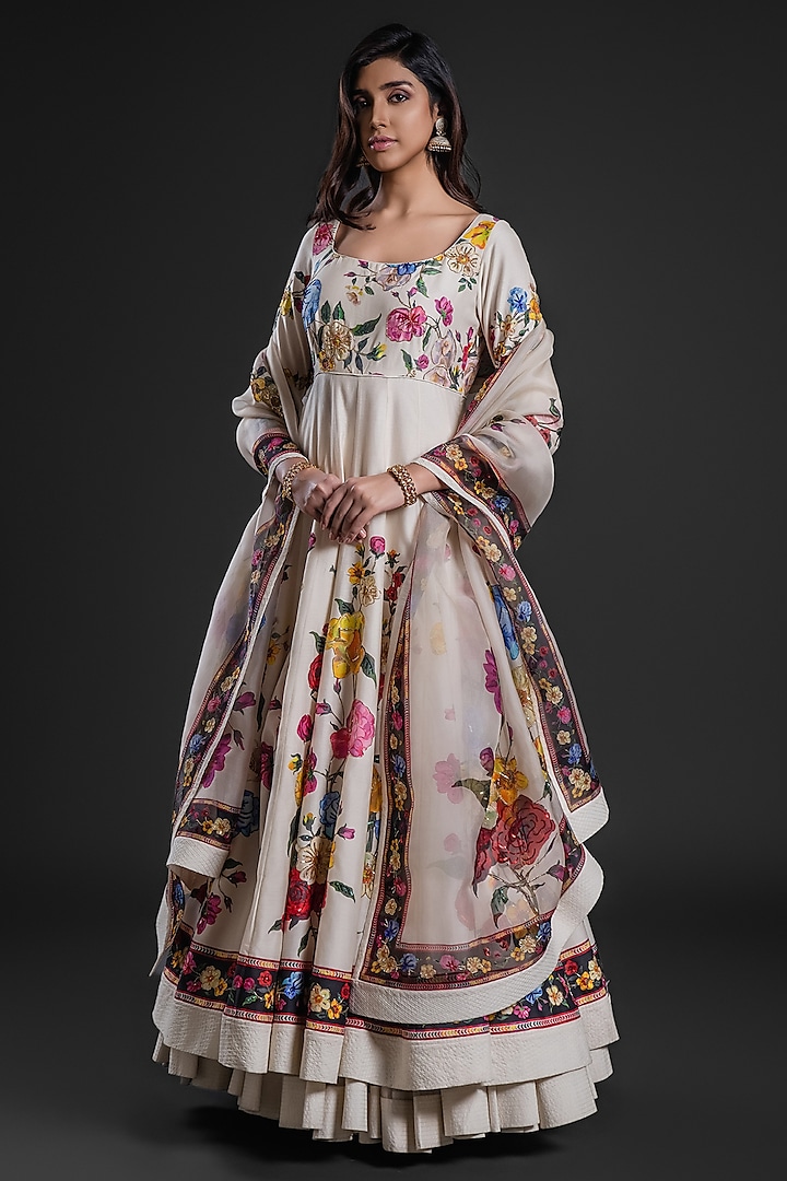 Ivory Chanderi Floral Digital Printed & Embroidered Anarkali Set by Rohit Bal at Pernia's Pop Up Shop