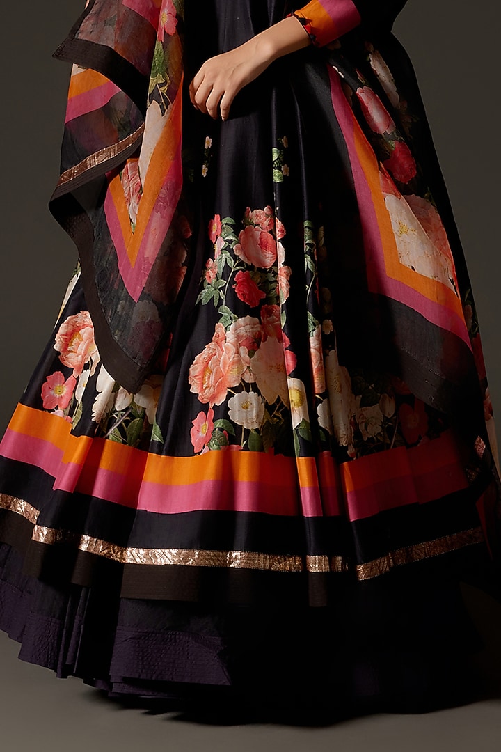 Black Chanderi Digital Printed & Hand Embroidered Bridal Anarkali Set by Rohit Bal at Pernia's Pop Up Shop