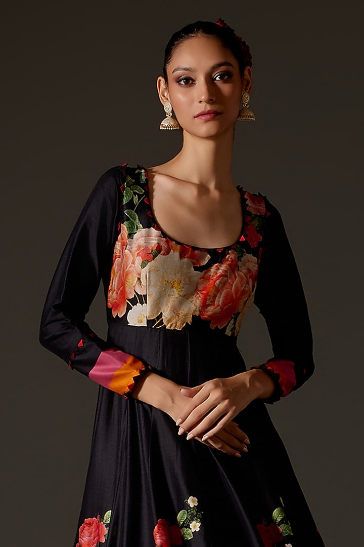 Black Chanderi Digital Printed & Hand Embroidered Bridal Anarkali Set by Rohit Bal at Pernia's Pop Up Shop