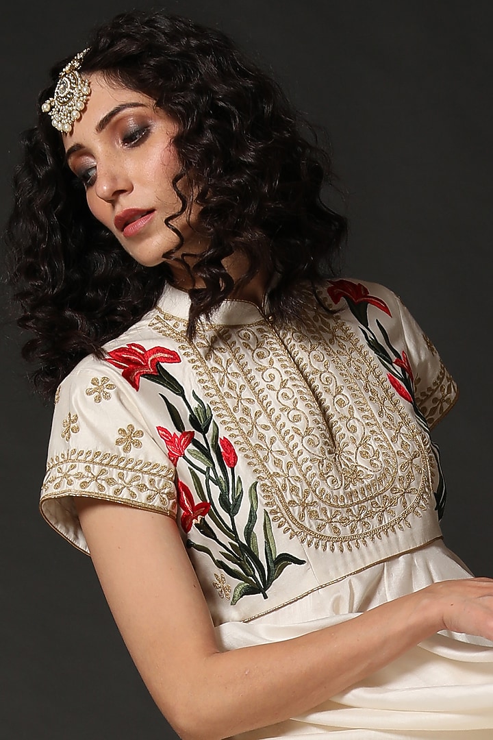 Ivory Embroidered Wedding Anarkali Set by Rohit Bal at Pernia's Pop Up Shop
