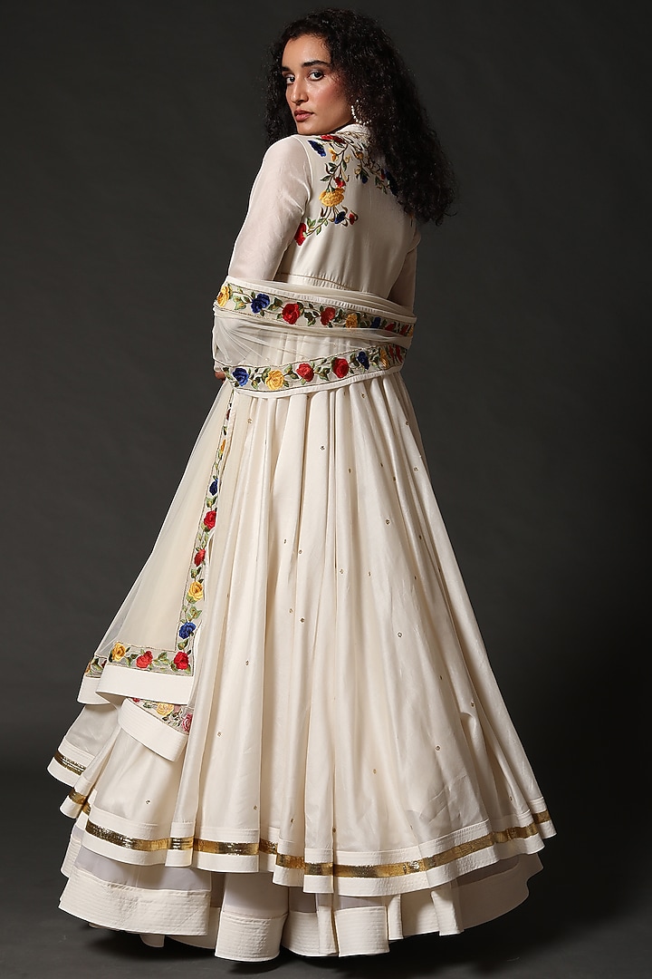 Ivory Machine Embroidered Wedding Anarkali Set by Rohit Bal at Pernia's Pop Up Shop