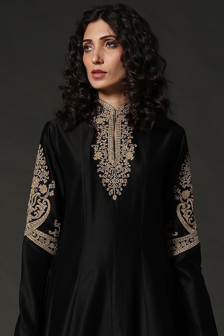 Black Machine Embroidered Bridal Anarkali Set by Rohit Bal at Pernia's Pop Up Shop
