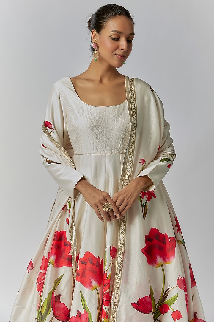 White Chanderi Silk Digital Printed Wedding Anarkali Set by Rohit Bal at Pernia's Pop Up Shop