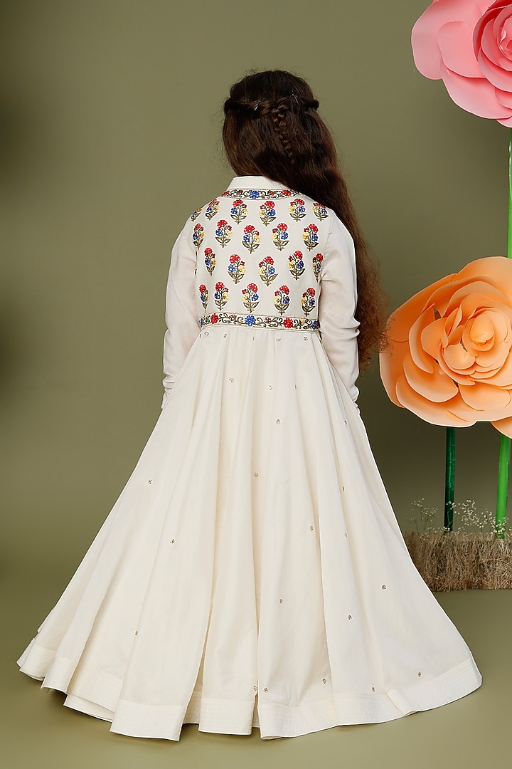 Ivory Floral Embroidered Anarkali Set For Girls by BAL BACHCHE by ROHIT BAL at Pernia's Pop Up Shop