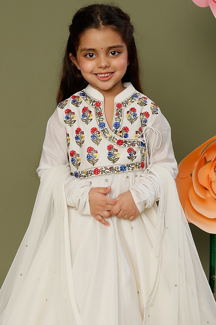 Ivory Floral Embroidered Anarkali Set For Girls by BAL BACHCHE by ROHIT BAL at Pernia's Pop Up Shop