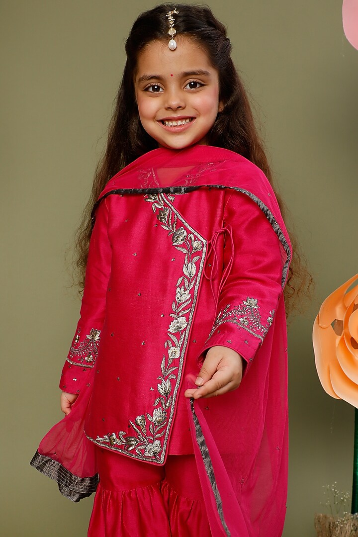Fuchsia Chanderi Embroidered Kurta Set For Girls by BAL BACHCHE by ROHIT BAL at Pernia's Pop Up Shop