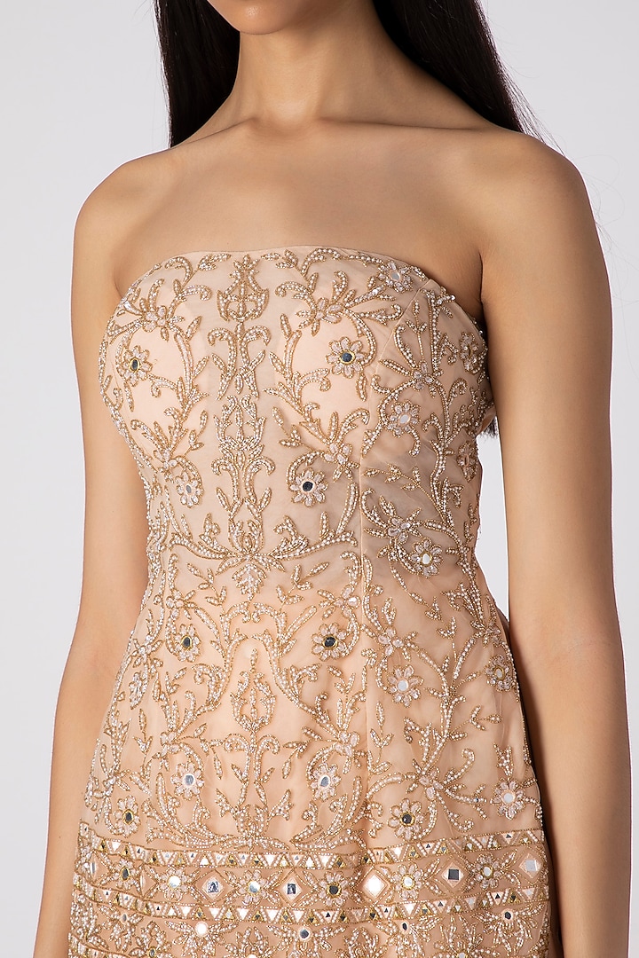 Peach Embroidered Kurta Set by Rebecca Dewan at Pernia's Pop Up Shop
