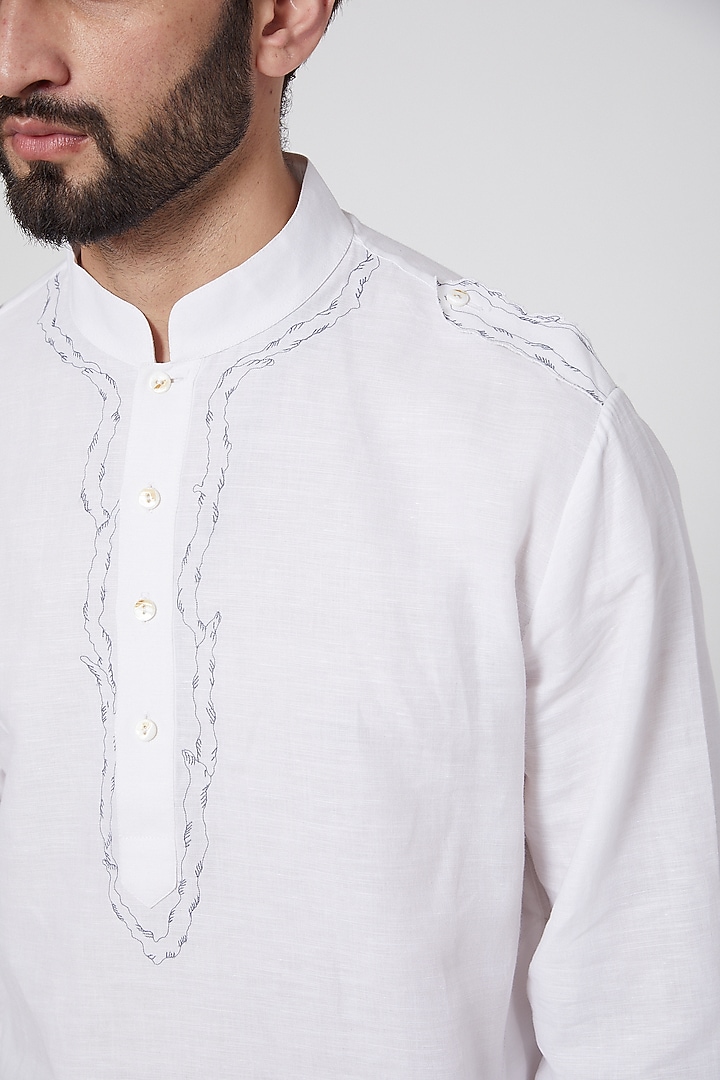 White Linen Embroidered Kurta by Ravi Bajaj at Pernia's Pop Up Shop