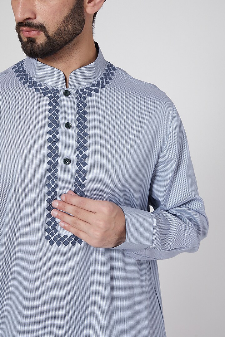 Blue & White Embroidered Kurta by Ravi Bajaj at Pernia's Pop Up Shop