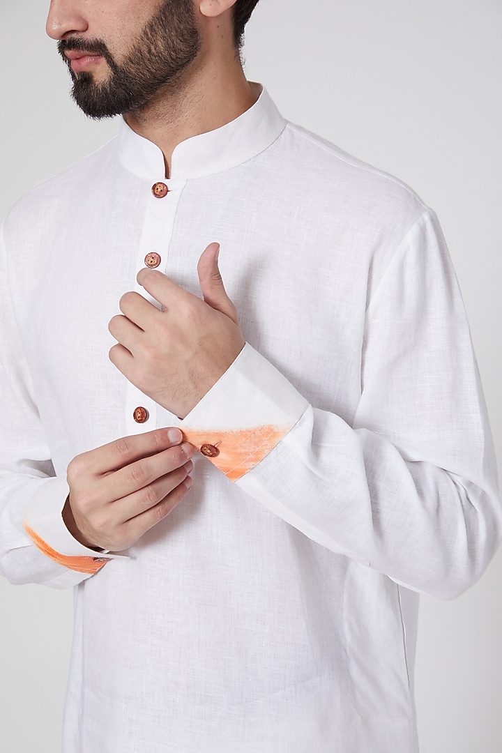 White Linen Hand Painted Kurta by Ravi Bajaj at Pernia's Pop Up Shop