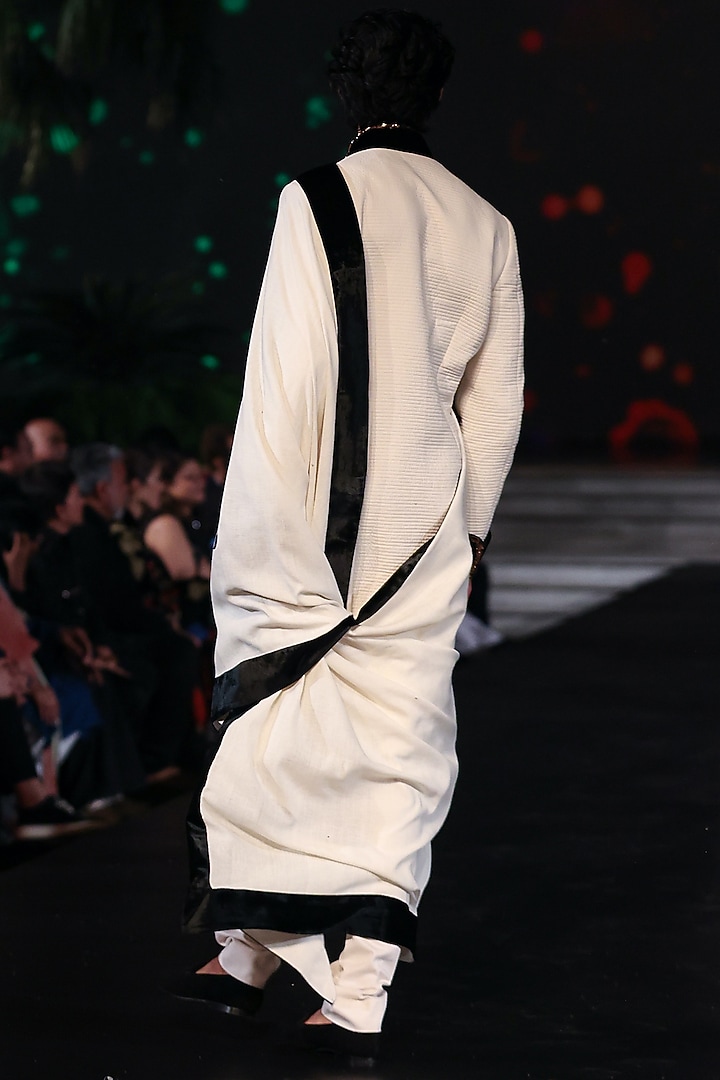 Ivory Silk Groom Sherwani With Stole by Rohit Bal Men at Pernia's Pop Up Shop