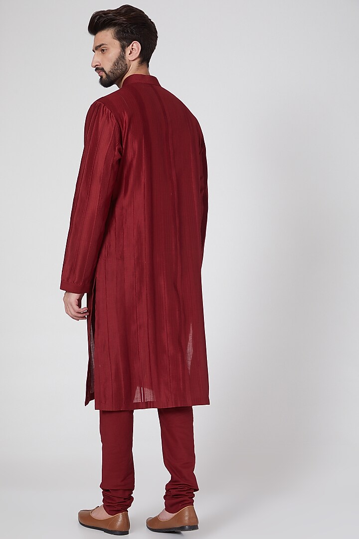 Maroon Chanderi Pintuck Kurta Set by Rohit Bal Men at Pernia's Pop Up Shop