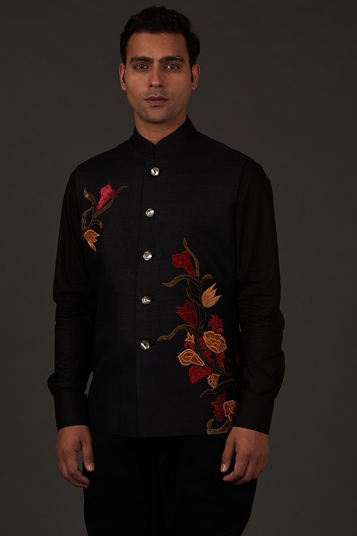 Black Linen Resham Thread Embroidered Bundi Jacket by Rohit Bal Men at Pernia's Pop Up Shop