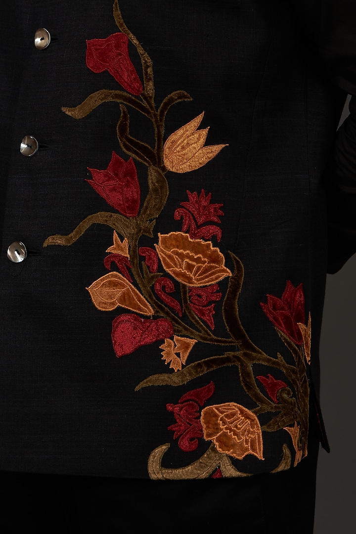 Black Linen Resham Thread Embroidered Bundi Jacket by Rohit Bal Men at Pernia's Pop Up Shop