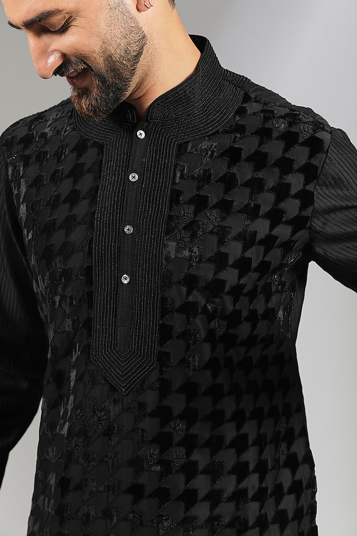 Black Chanderi Applique Kurta Set by Rohit Bal Men at Pernia's Pop Up Shop