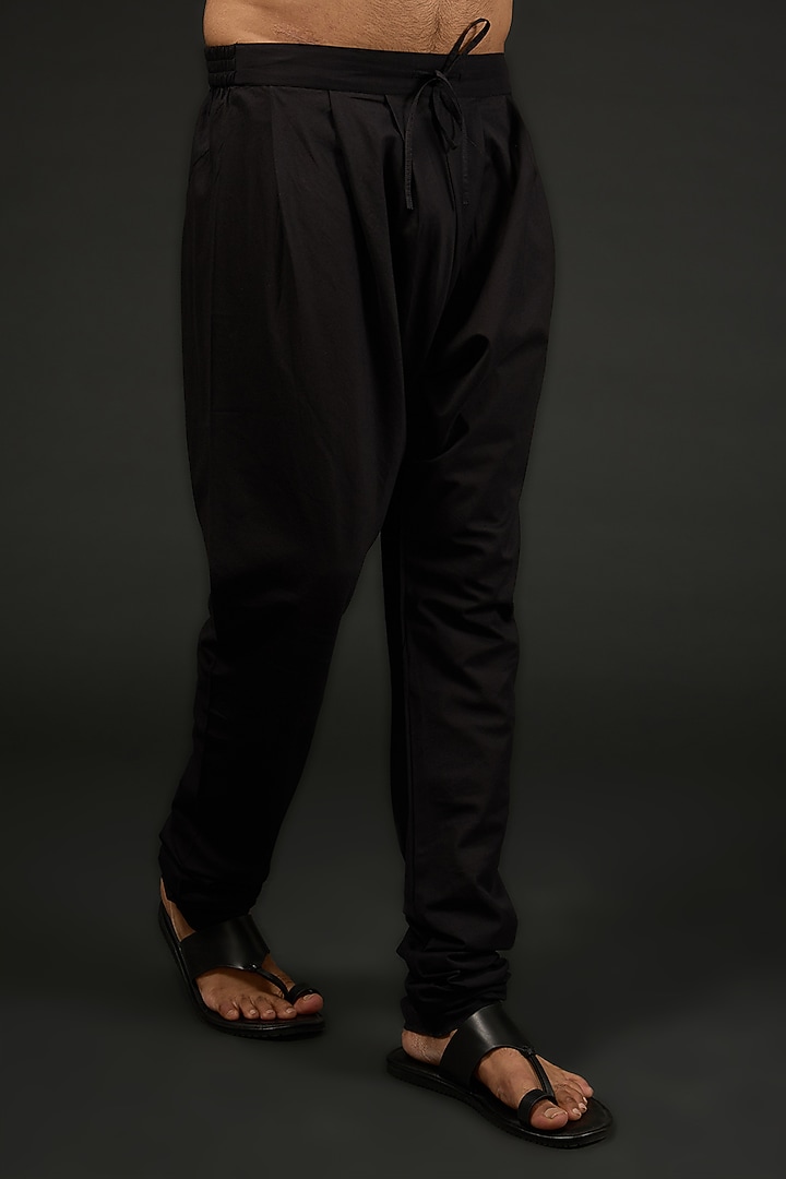 Black Chanderi Silk Resham Embroidered Kurta Set by Rohit Bal Men at Pernia's Pop Up Shop