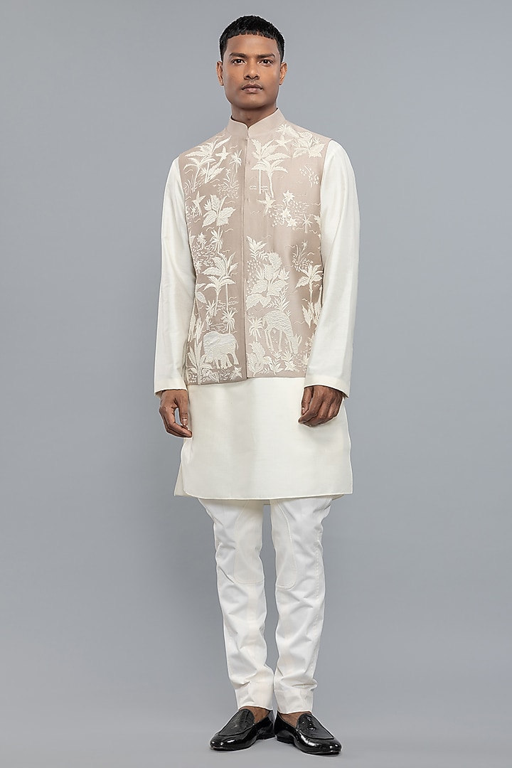 Lavender Matka Silk Resham Embroidered Bundi Jacket by Rohit Bal Men at Pernia's Pop Up Shop
