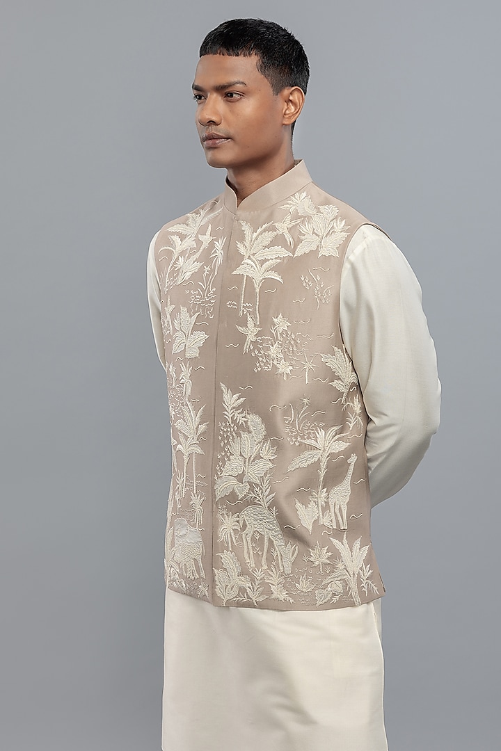 Lavender Matka Silk Resham Embroidered Bundi Jacket by Rohit Bal Men at Pernia's Pop Up Shop