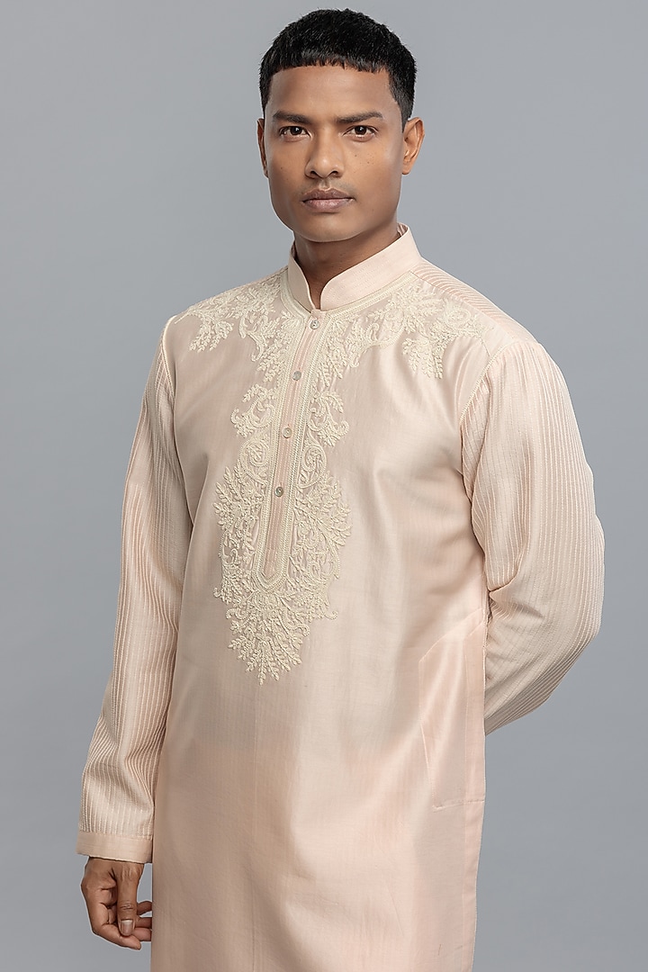 Powder Pink Chanderi Thread Embroidered Kurta Set by Rohit Bal Men at Pernia's Pop Up Shop