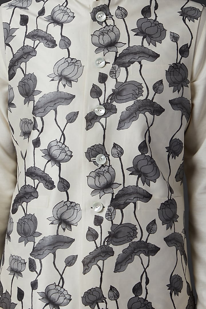 Ivory Chanderi Digital Printed Bundi Jacket by Rohit Bal Men at Pernia's Pop Up Shop