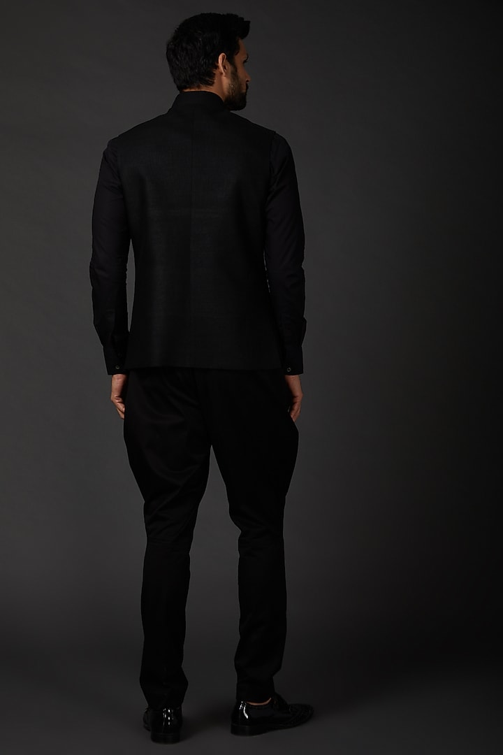 Black Matka Machine Embroidered Bundi Jacket by Rohit Bal Men at Pernia's Pop Up Shop
