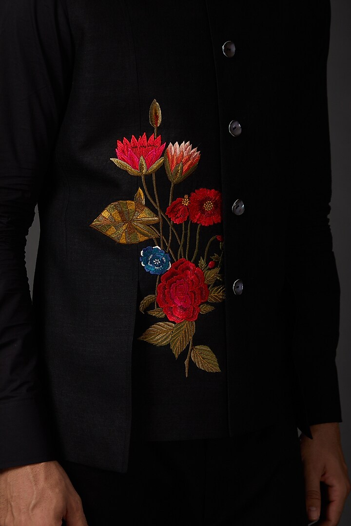 Black Matka Machine Embroidered Bundi Jacket by Rohit Bal Men at Pernia's Pop Up Shop