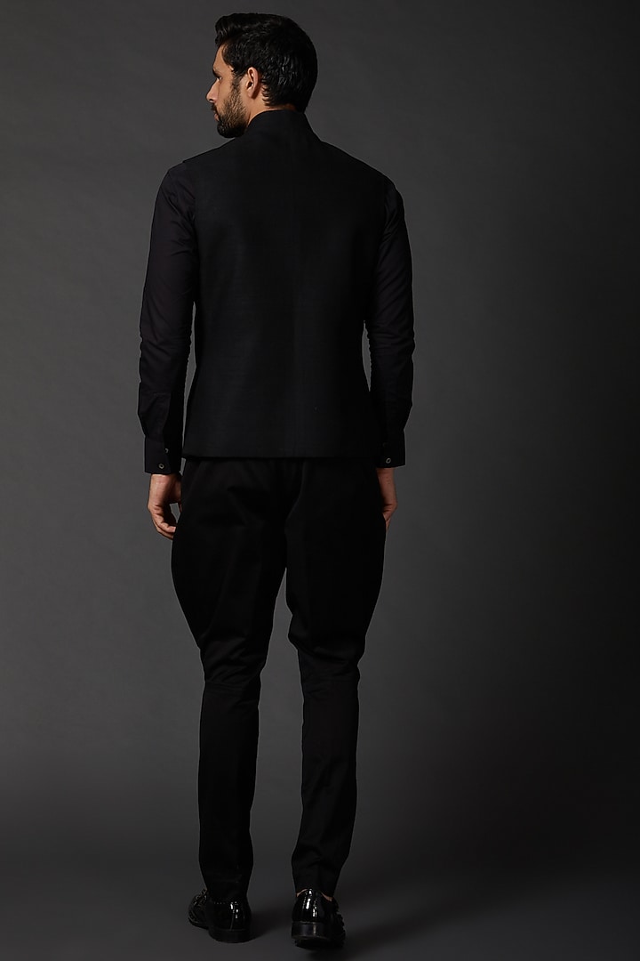 Black Matka Machine Embroidered Bundi Jacket by Rohit Bal Men at Pernia's Pop Up Shop