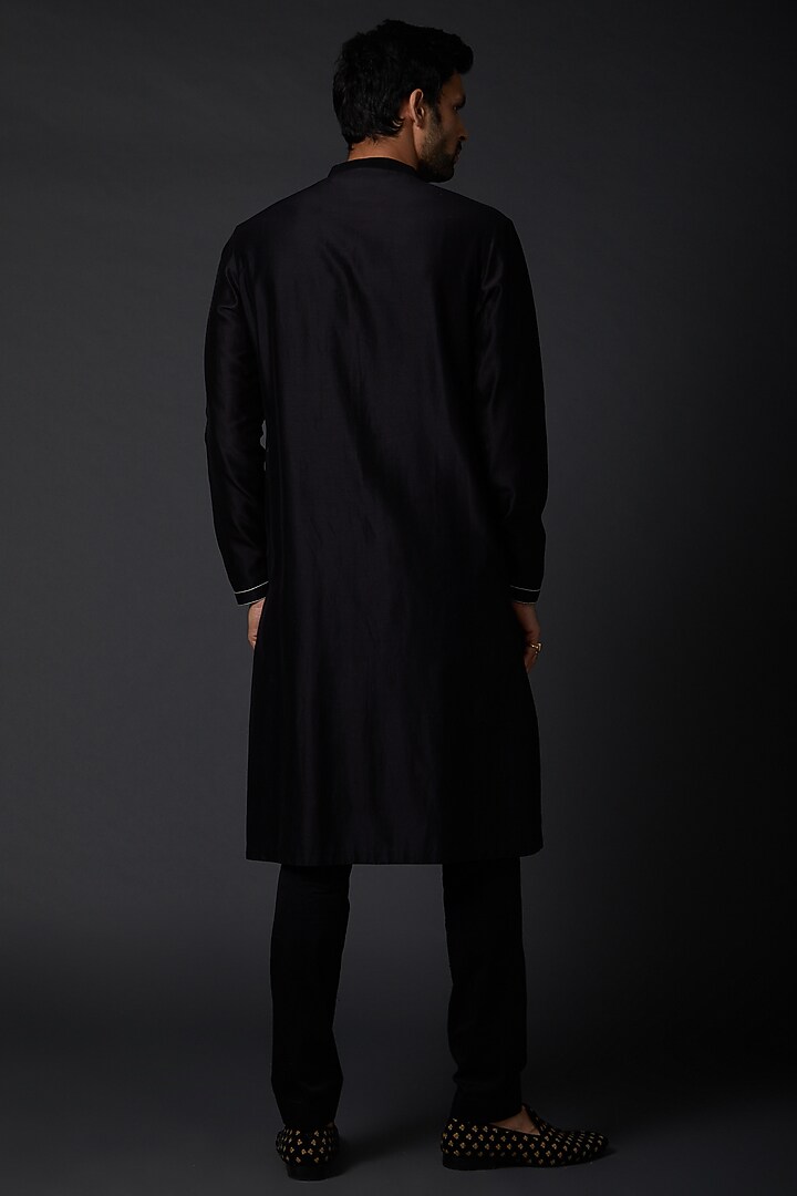 Black Chanderi Digital Printed Kurta Set by Rohit Bal Men at Pernia's Pop Up Shop