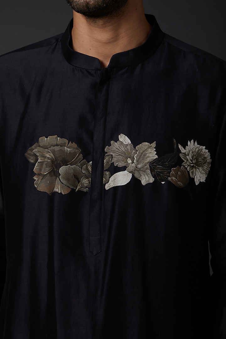 Black Chanderi Digital Printed Kurta Set by Rohit Bal Men at Pernia's Pop Up Shop