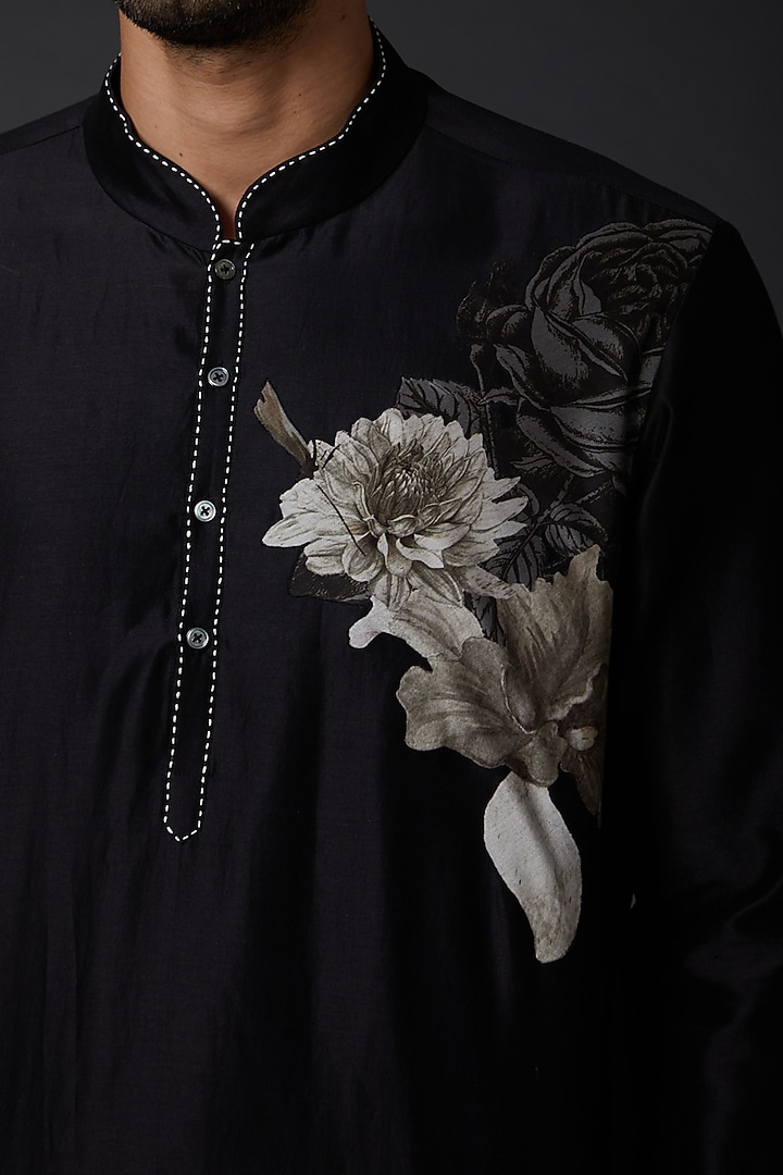 Black Chanderi Digital Printed Kurta Set by Rohit Bal Men at Pernia's Pop Up Shop