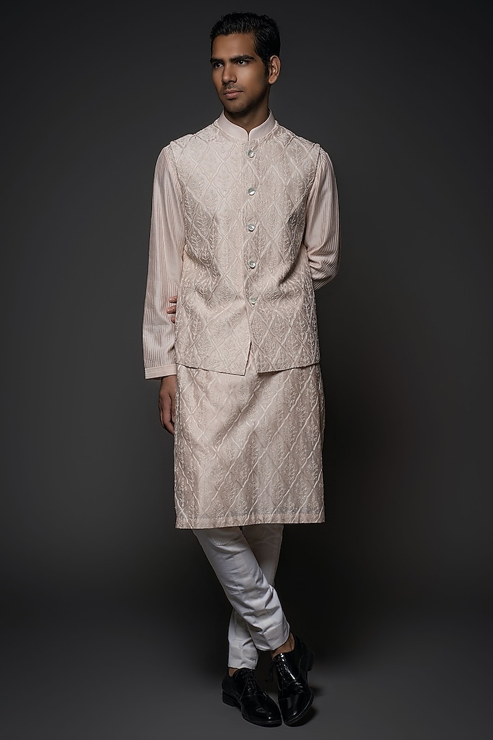 Blush Chanderi Silk Resham Hand Embroidered Bundi Jacket Set by Rohit Bal Men at Pernia's Pop Up Shop