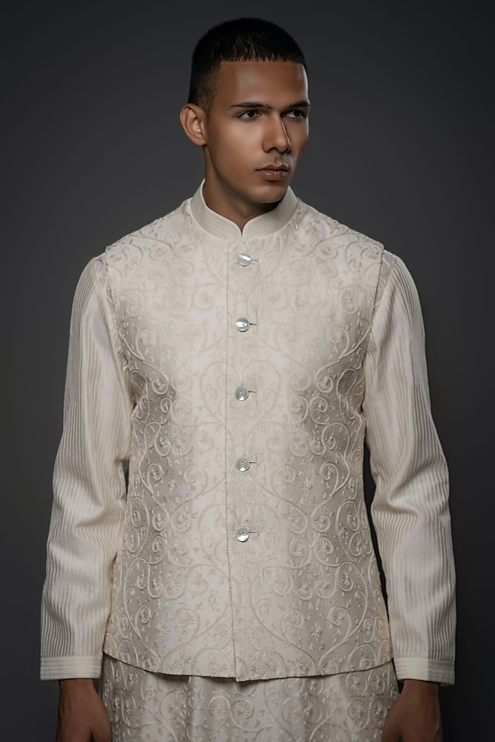 Ivory Chanderi Silk Resham Hand Embroidered Bundi Jacket Set by Rohit Bal Men at Pernia's Pop Up Shop