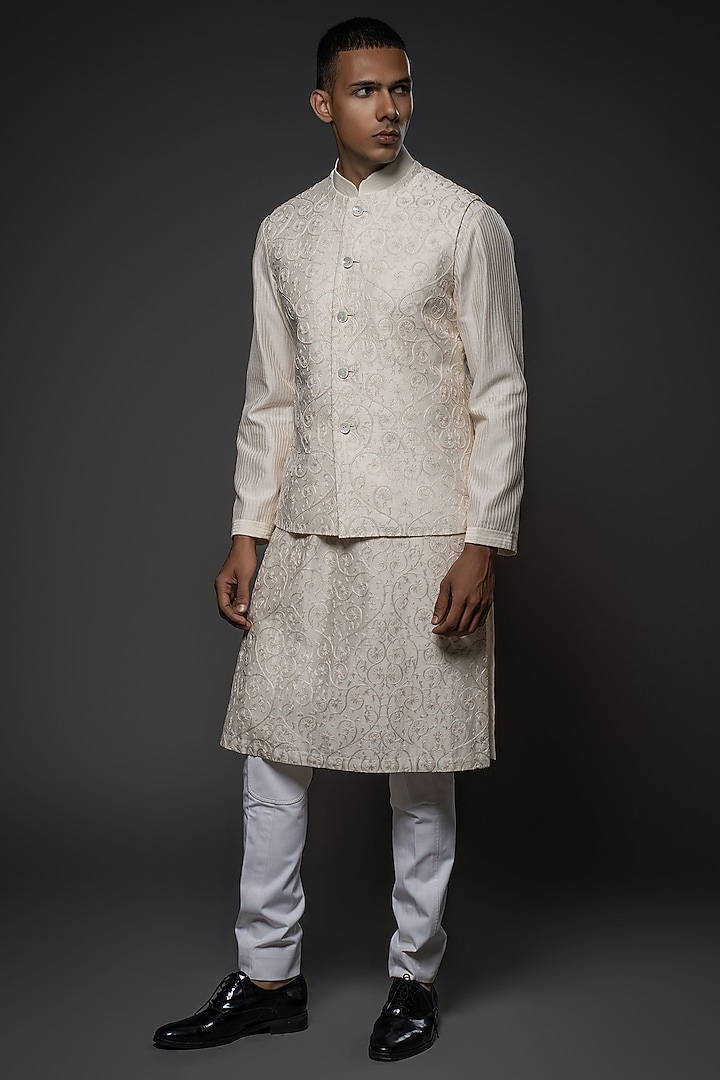 Ivory Chanderi Silk Resham Hand Embroidered Bundi Jacket Set by Rohit Bal Men at Pernia's Pop Up Shop