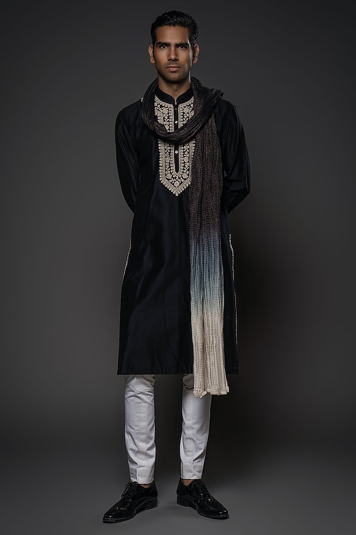 Black Chanderi Silk Resham Hand Embroidered Kurta Set by Rohit Bal Men at Pernia's Pop Up Shop