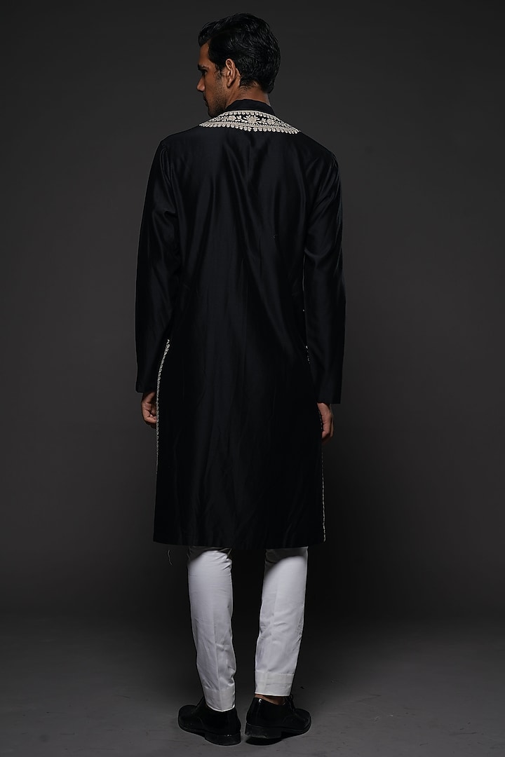 Black Chanderi Silk Resham Hand Embroidered Kurta Set by Rohit Bal Men at Pernia's Pop Up Shop