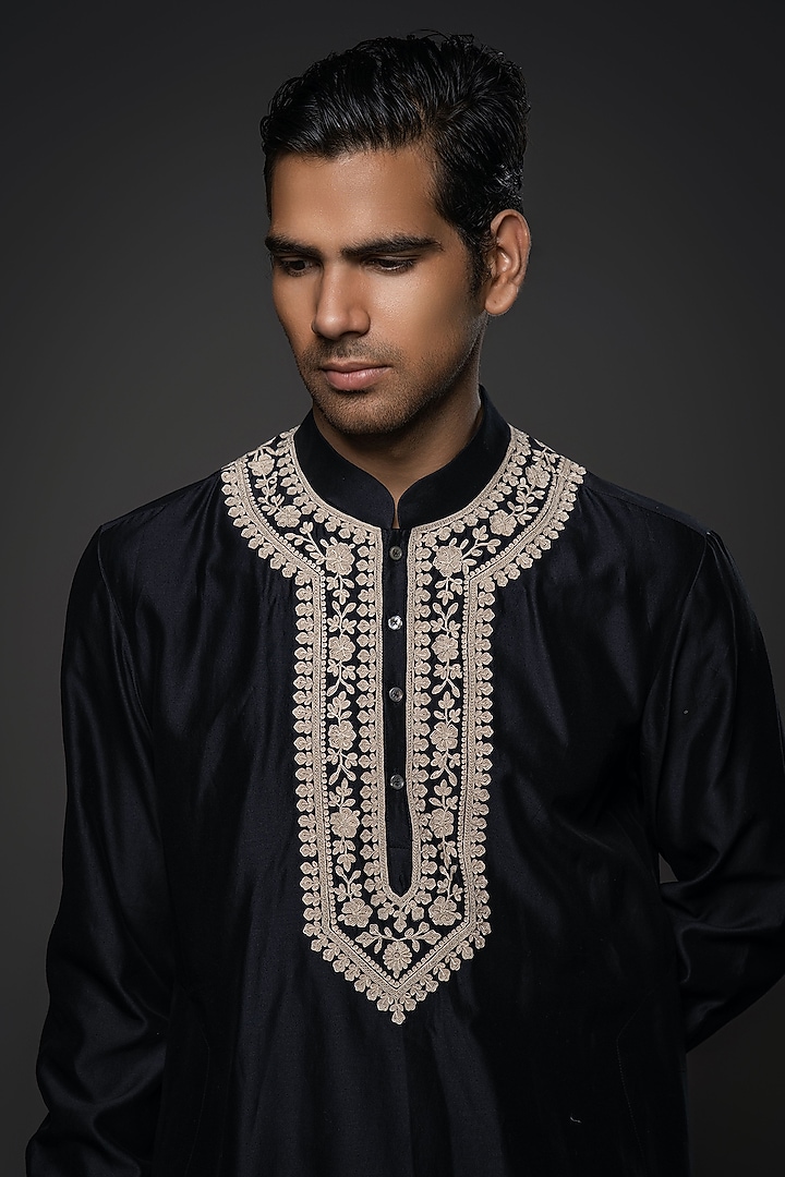 Black Chanderi Silk Resham Hand Embroidered Kurta Set by Rohit Bal Men at Pernia's Pop Up Shop