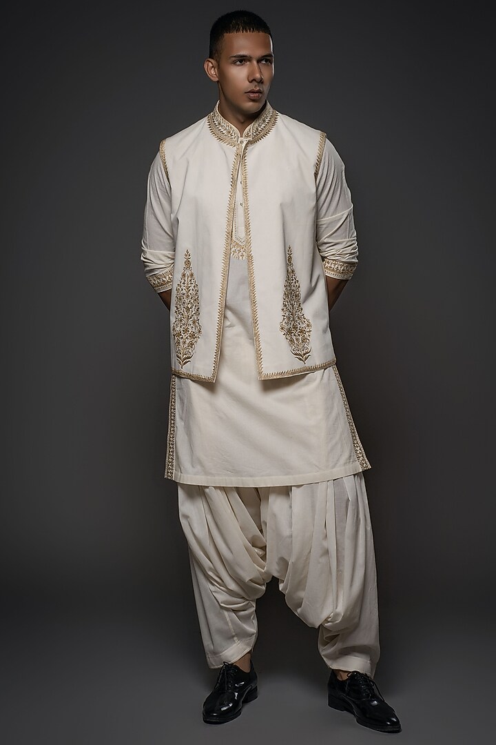 Ivory Chanderi Silk Foil Printed Bundi Jacket Set by Rohit Bal Men at Pernia's Pop Up Shop