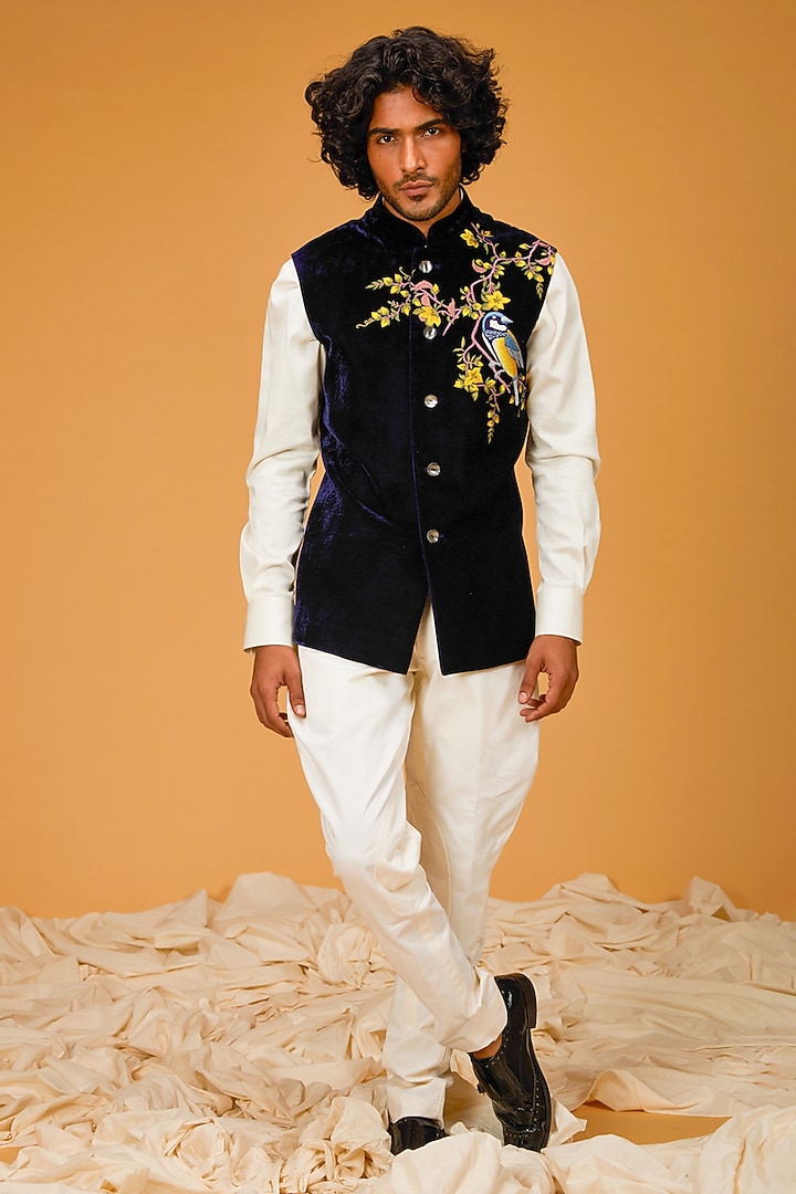 Black Velvet Resham Embroidered Bundi Jacket by Rohit Bal Men at Pernia's Pop Up Shop