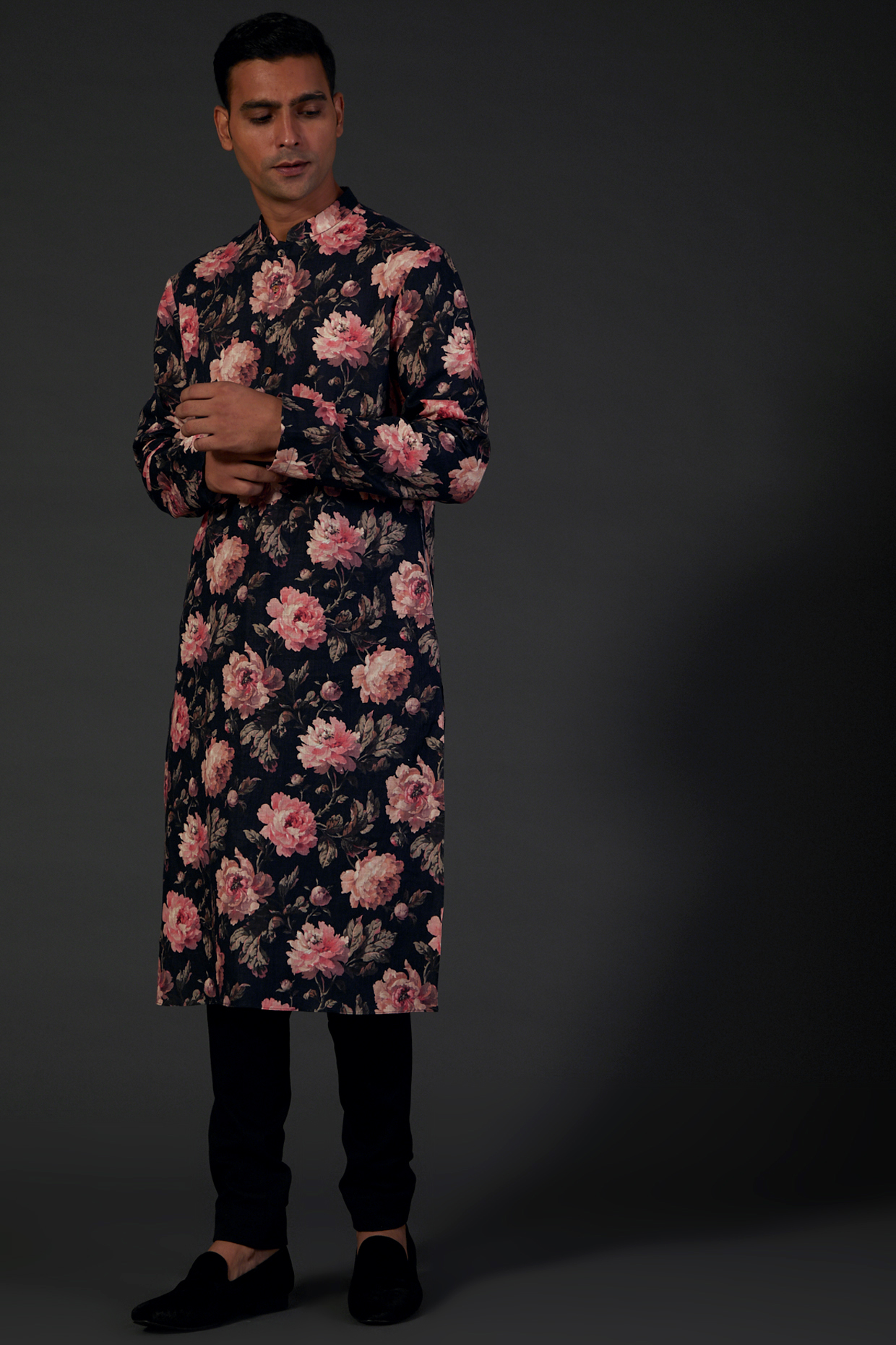 Black Floral Digital Printed Kurta Set by Rohit Bal Men at Pernia's Pop Up Shop
