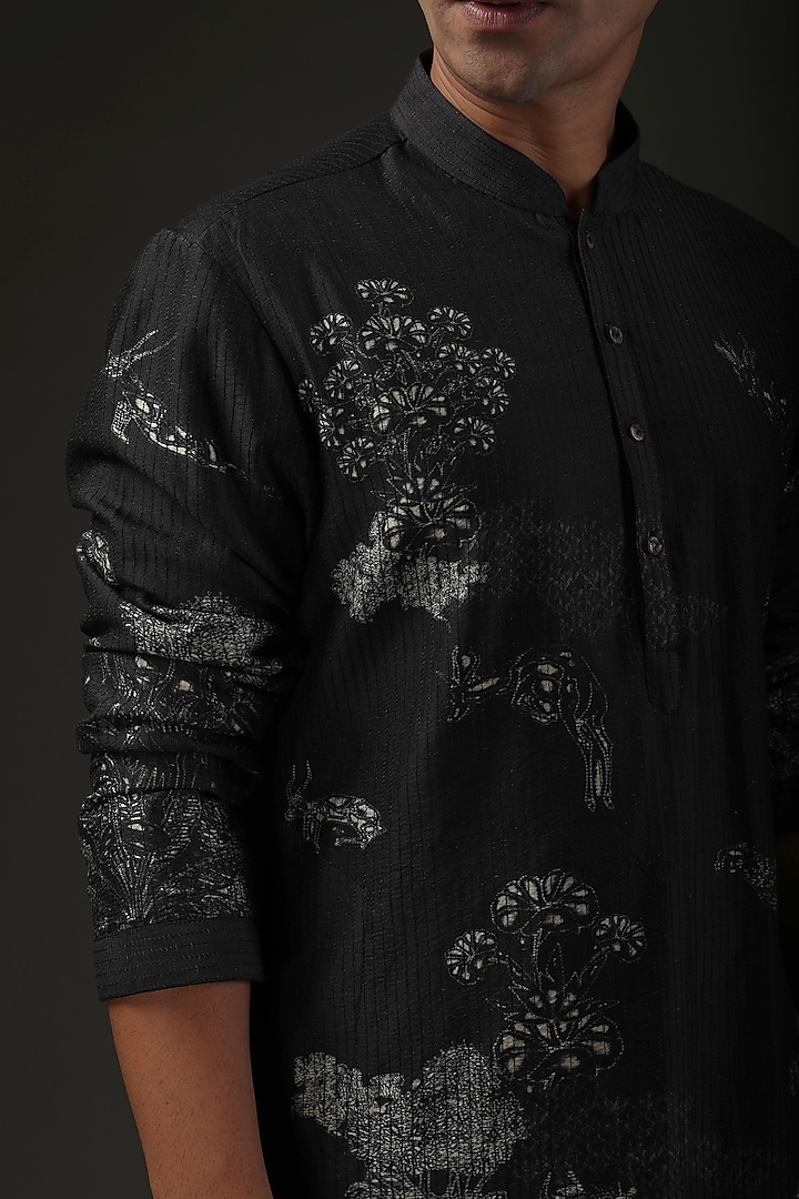 Black Chanderi Digital Printed Kurta Set by Rohit Bal Men at Pernia's Pop Up Shop
