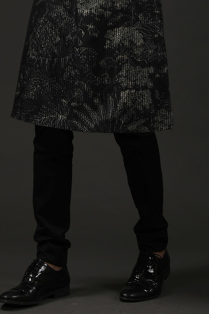 Black Chanderi Shibori Printed Kurta Set by Rohit Bal Men at Pernia's Pop Up Shop