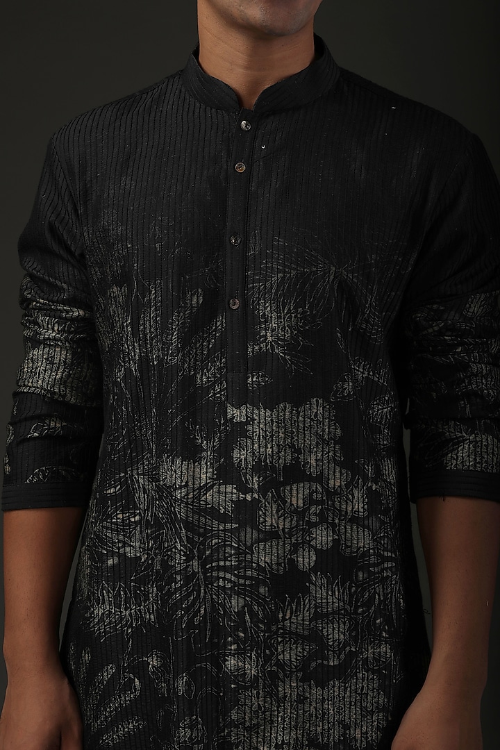 Black Chanderi Shibori Printed Kurta Set by Rohit Bal Men at Pernia's Pop Up Shop