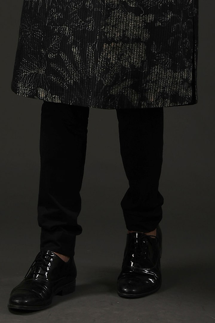 Black Chanderi Digital Printed Kurta Set by Rohit Bal Men at Pernia's Pop Up Shop