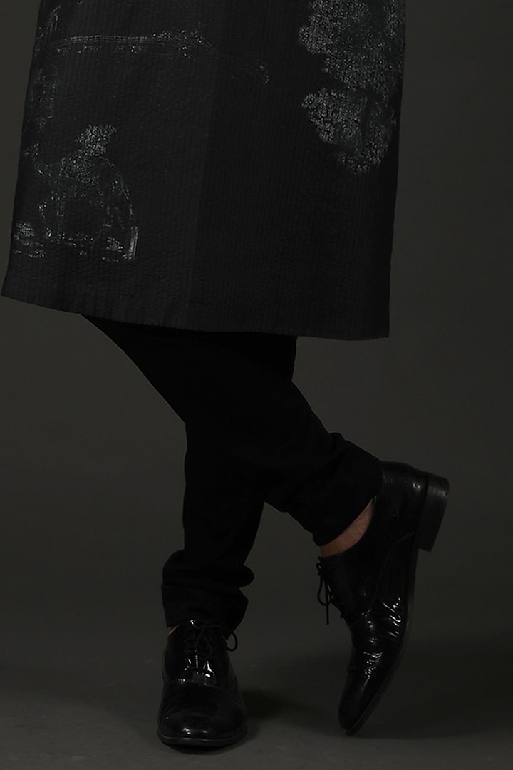 Black Chanderi Embroidered & Printed Kurta Set by Rohit Bal Men at Pernia's Pop Up Shop