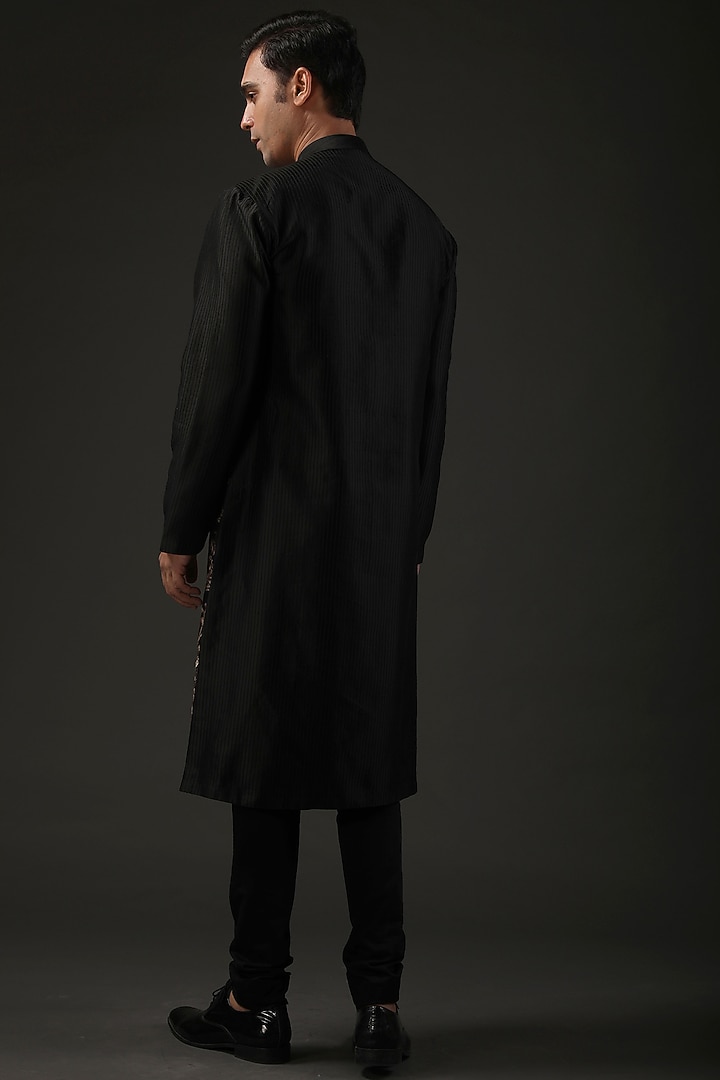 Black Chanderi Silk Resham Embroidered Kurta Set by Rohit Bal Men at Pernia's Pop Up Shop