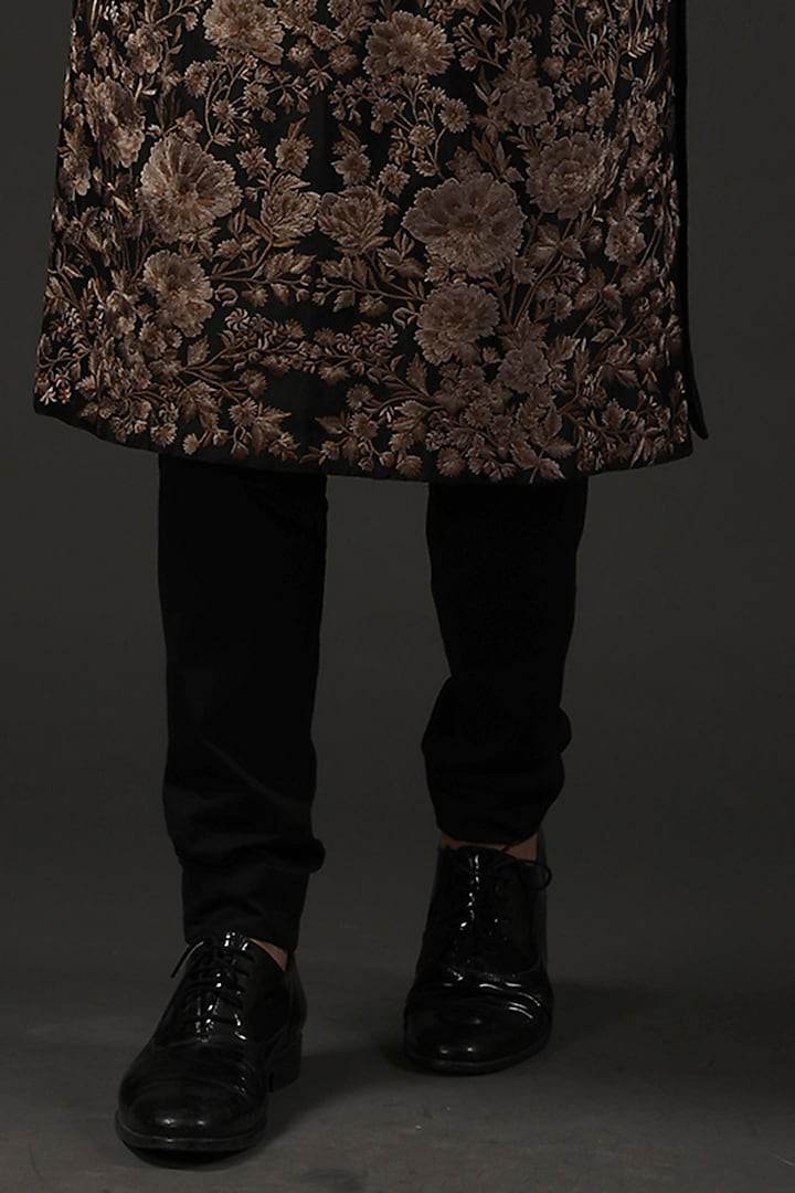 Black Chanderi Silk Resham Embroidered Kurta Set by Rohit Bal Men at Pernia's Pop Up Shop